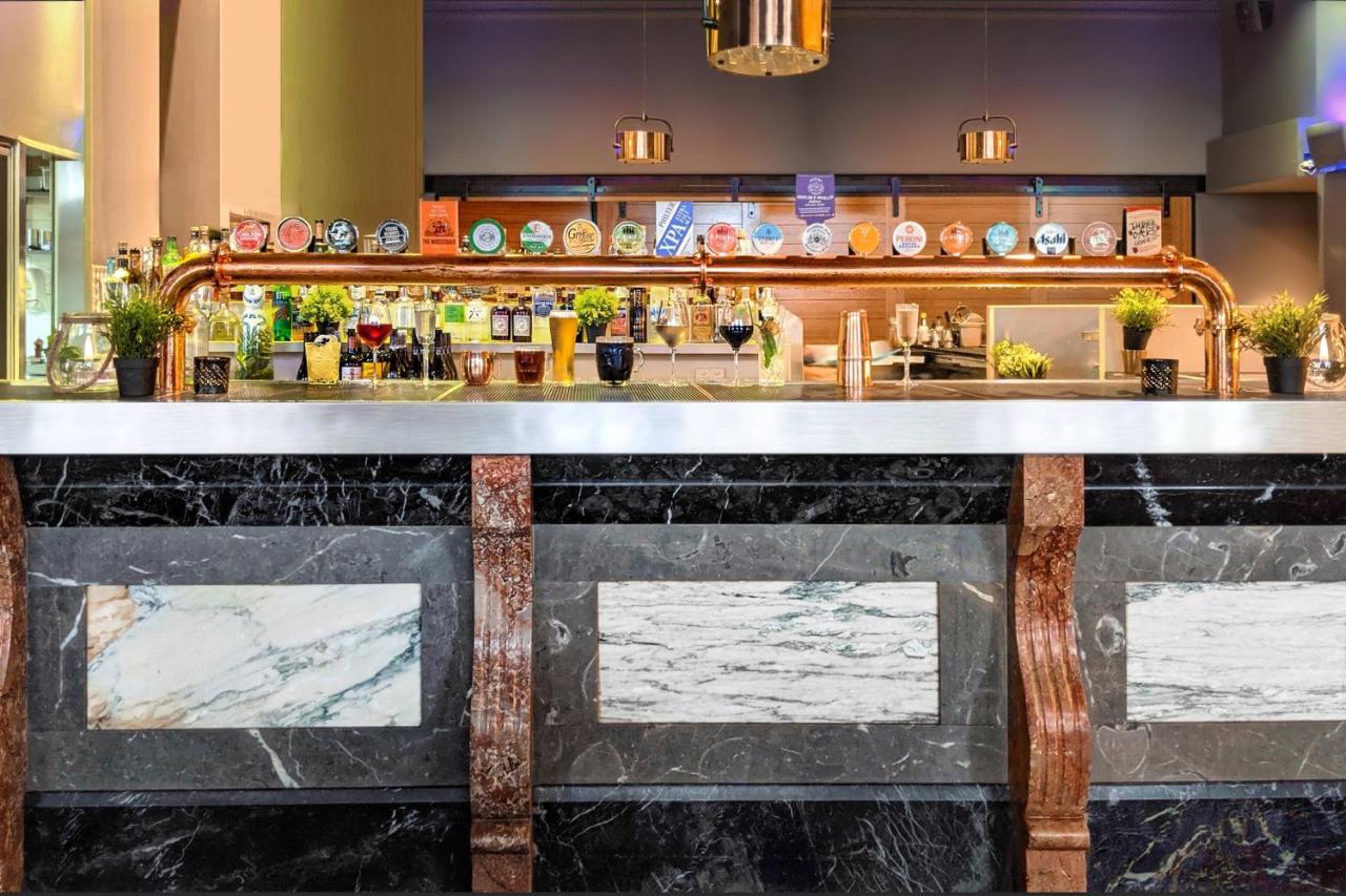 โรงแรมแมริออท ซิดนีย์ ฮาร์เบอร์ แอท เซอร์คิวลาร์ คีย์ ภายนอก รูปภาพ The bar at the hotel